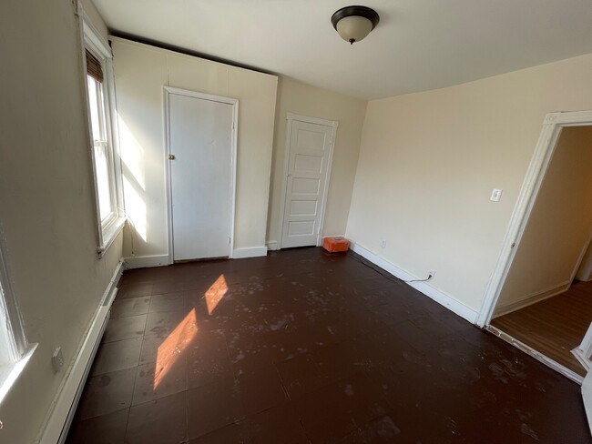 Building Photo - 735 W Russell St