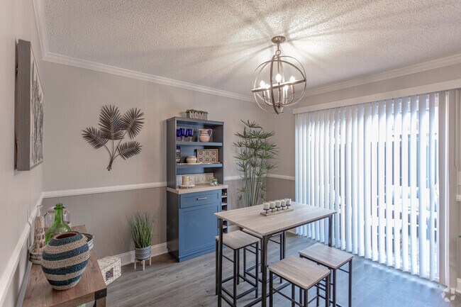 2HAB, 1,5BA - 1350SF - Brighton Valley Apts