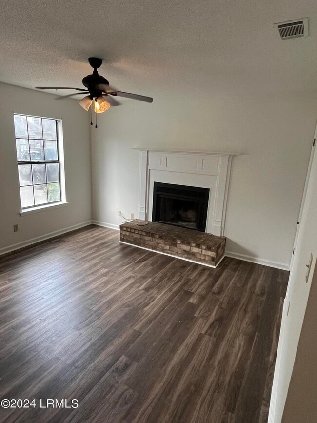 Building Photo - 701 Island Pines