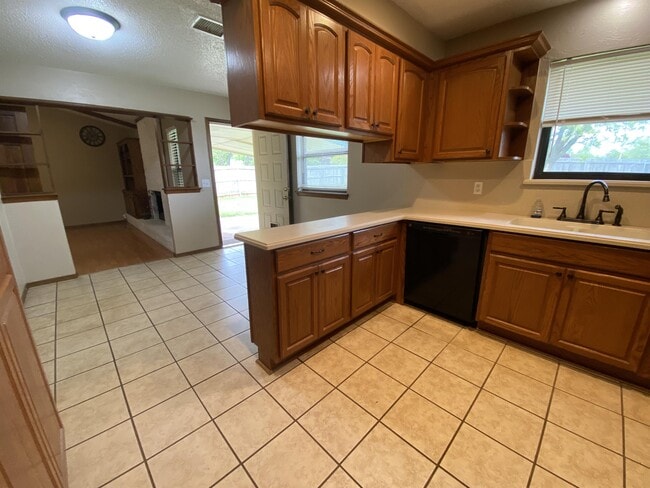Building Photo - 1001 Aspen Ct