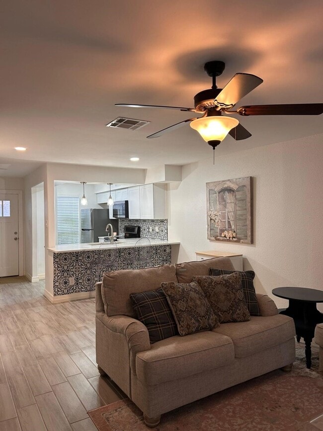 Foto del edificio - 1715 Moritz Dr