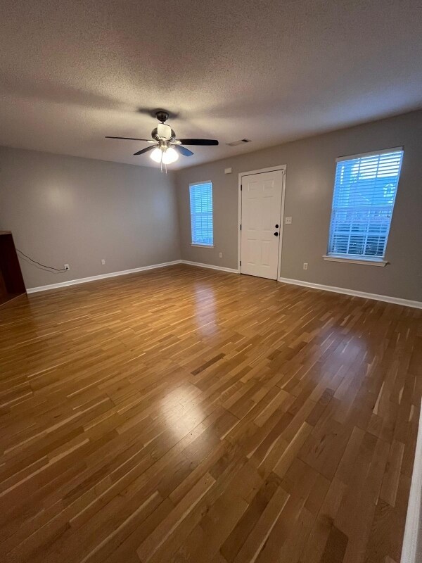 Foto del edificio - 530 City Park Dr