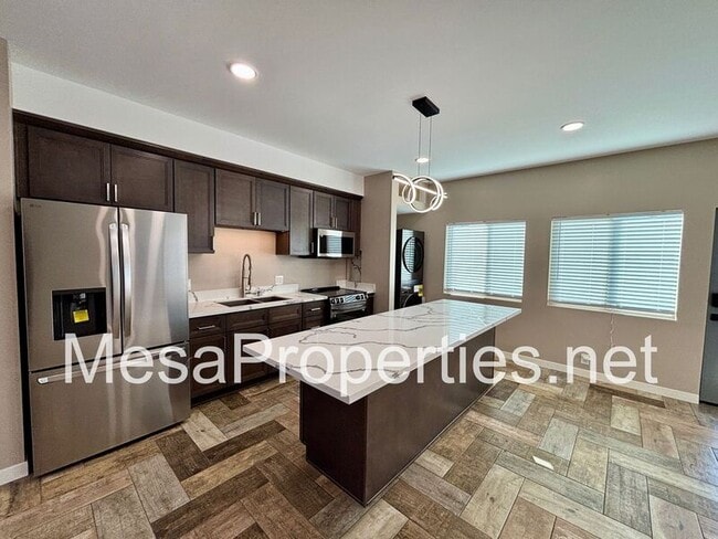 Foto del edificio - 8147 Grove Ave