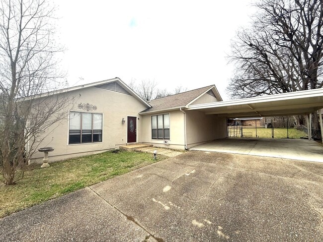 Foto del edificio - ** Newly renovated 4 bed 2 bath home in Bell Meadows **  Call our self showing number to Schedule...