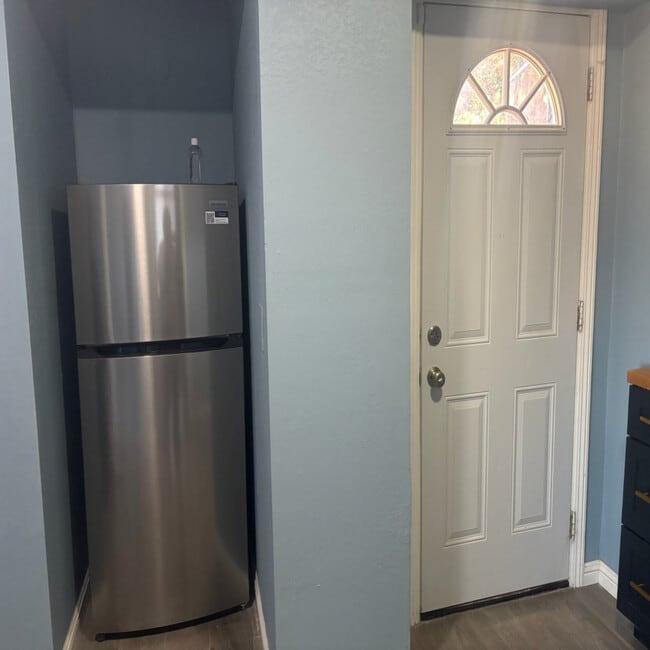 Building Photo - 5980 Cabral Ave