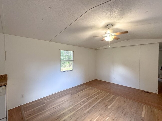 Building Photo - 3Bed/2Bath Single Wide Home