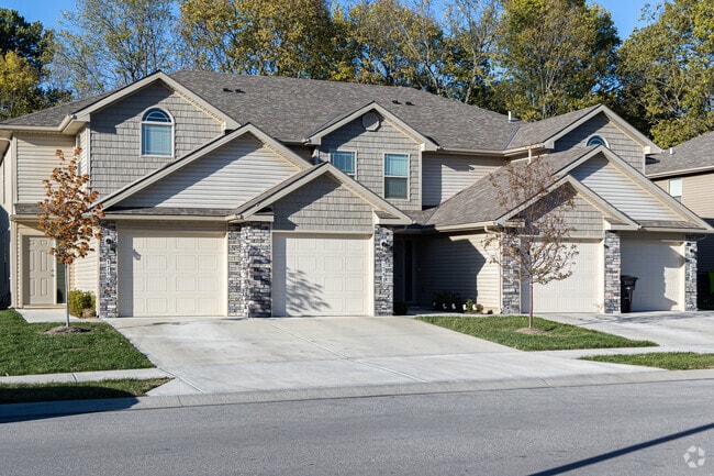 Building Photo - Live at Traditions