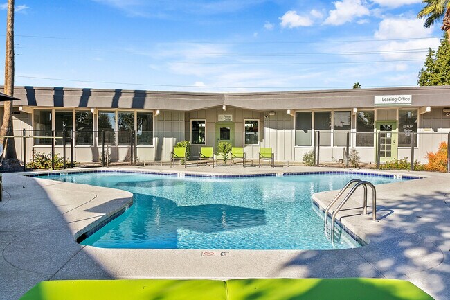 Piscina estilo resort - SITE Scottsdale