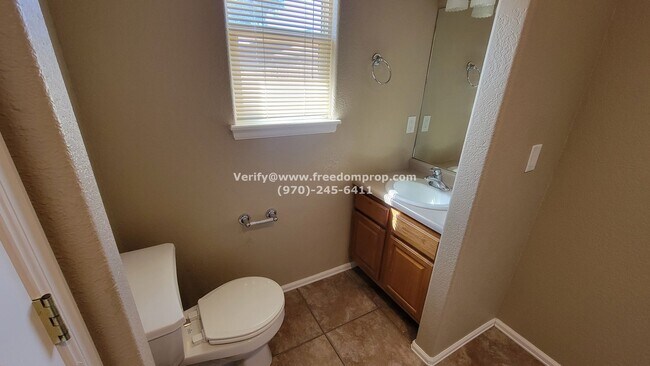 Building Photo - Nice size home near Canyon View Park - 4 b...