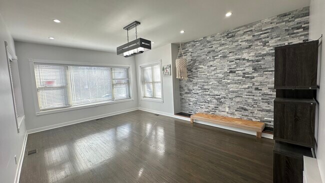 Foto del edificio - 5716 N Campbell Ave