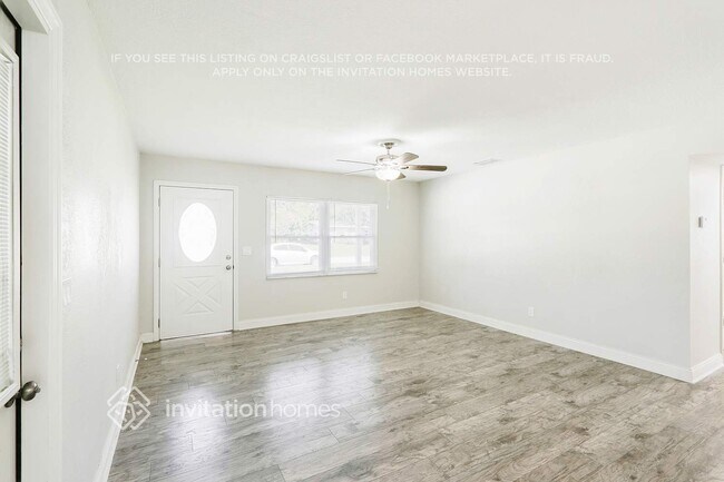 Building Photo - 909 Skyview Dr