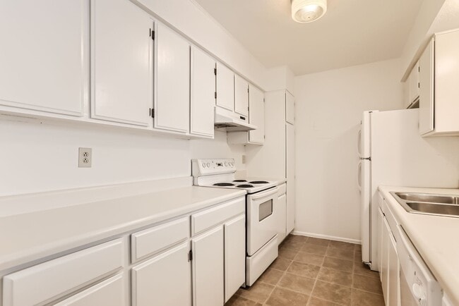 Photo - Evolve Real Estate: Stunning 2Beds/2 Baths, 1269 SQFT Condo with Two Assigned Parking Spots!