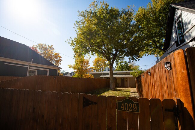 Patio delantero - 4029 Wyandot St