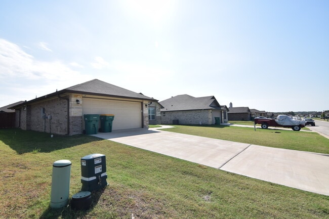 Building Photo - 2557 Belle Hubbard Trl