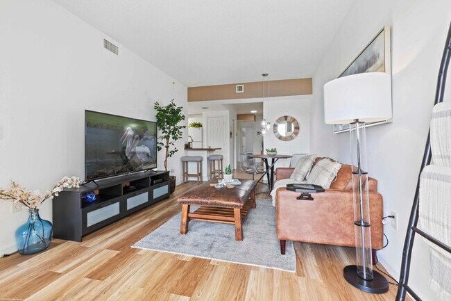 Building Photo - 2060 Greenview Shores Blvd