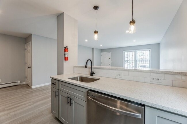 Building Photo - 260 Randolph Ave