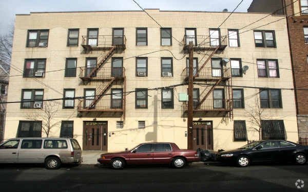 Primary Photo - 239-241 E 207th St