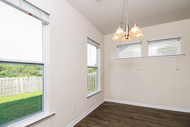 Foto del edificio - Beautiful Large Home! Unique Home in Great...