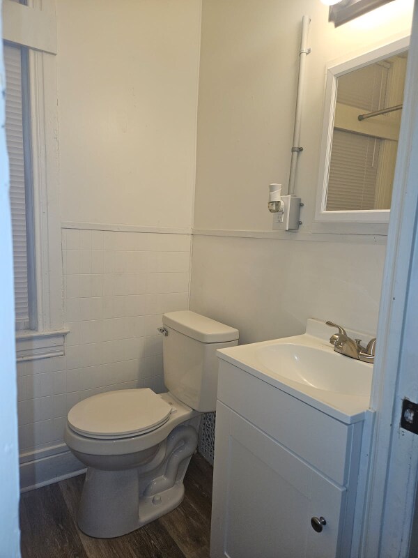 Foto del edificio - 1121 W Poplar St