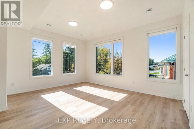 Building Photo - 251 Castor St