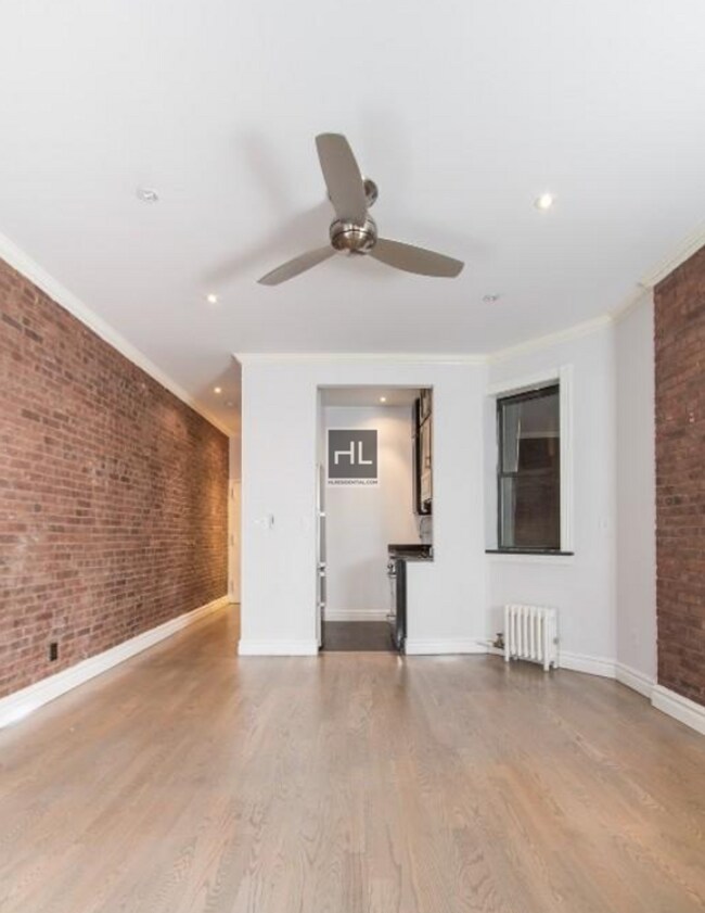 Building Photo - Tenth Avenue
