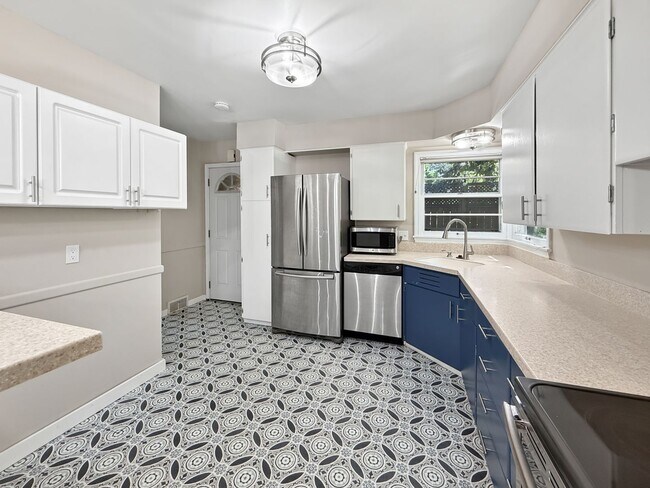 Foto del edificio - 6815 Eliot View Rd