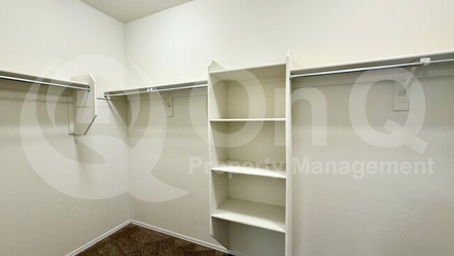 Foto del edificio - 10741 W Yearling Rd
