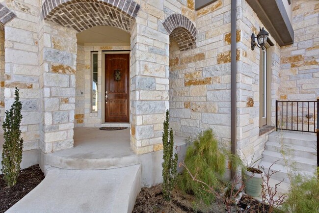 Building Photo - 1906 Floresta Dr
