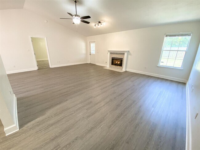 Building Photo - 1301 Sumerlin Dr
