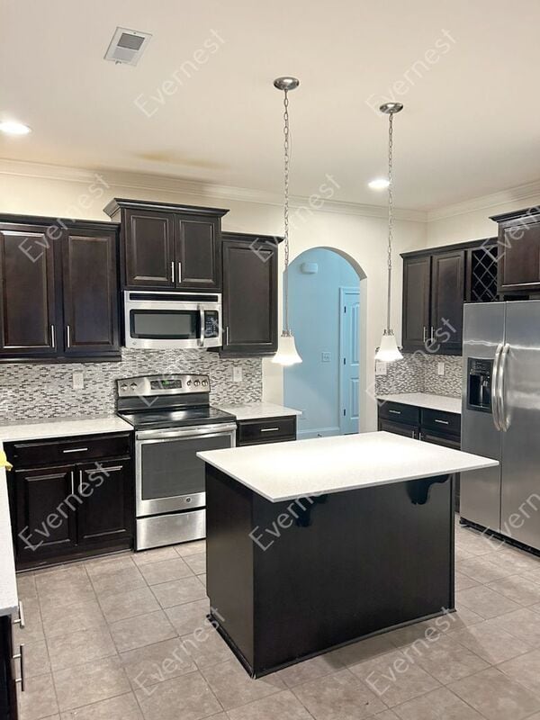 Building Photo - 492 Gowins Dr