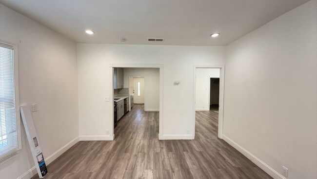 Building Photo - Inviting Open-Flow Home Perfect for Everyday Living & Entertaining