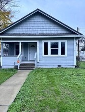 Building Photo - 705 E Wood St