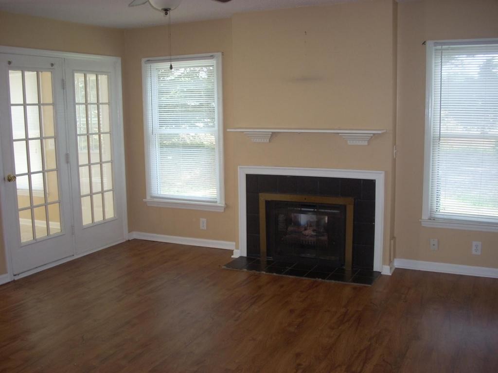 Primary Photo - 115 W. Victoria Court, # A