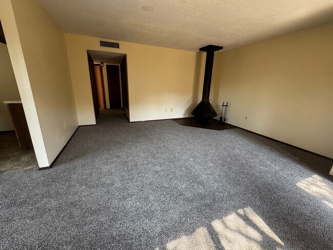 Foto del edificio - Charming 2 bedroom, 1 bath, 1 car garage u...