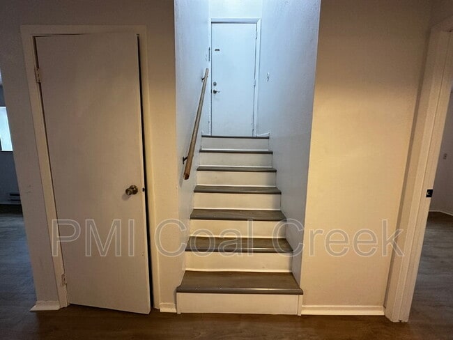 Building Photo - 104 Judson St