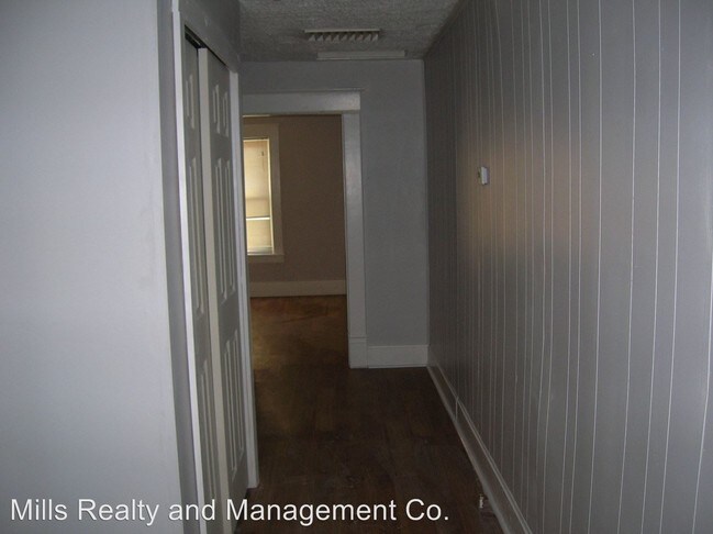 Building Photo - 237 W Mulberry St