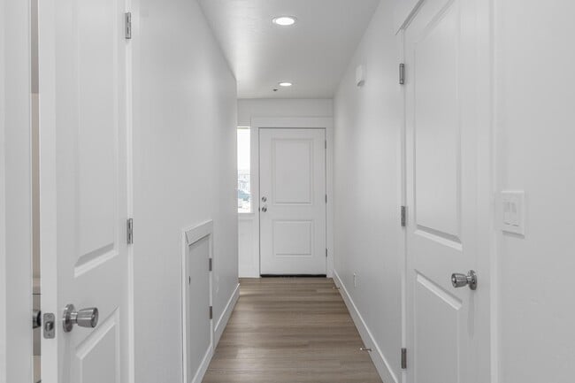 Building Photo - West Vine Townhomes
