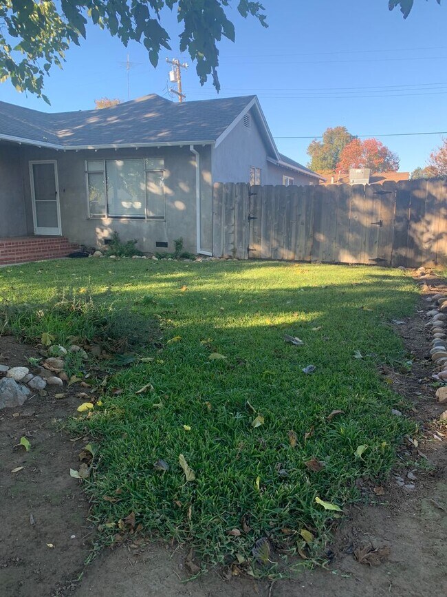 Building Photo - Newly Renovated Home