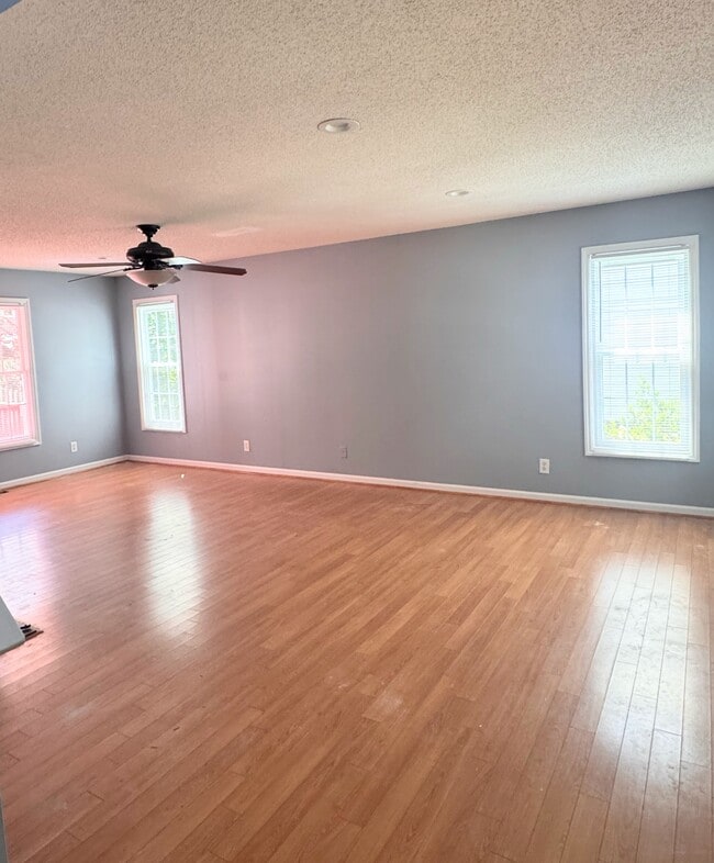 Living room - 144 Swan Quarter Dr