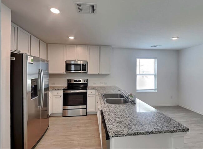 Building Photo - 145 Parish Ln