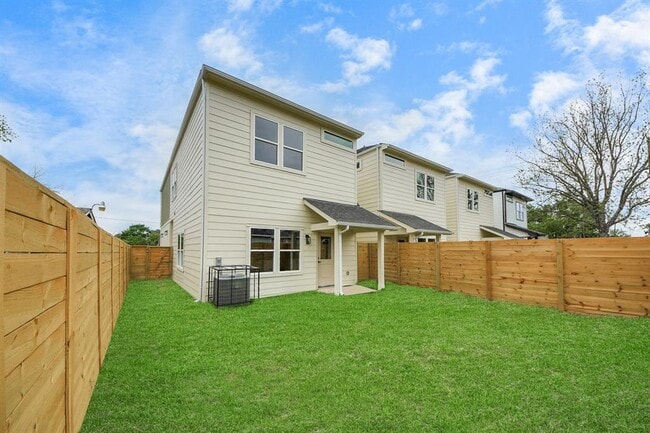 Building Photo - 7544 Charlie St