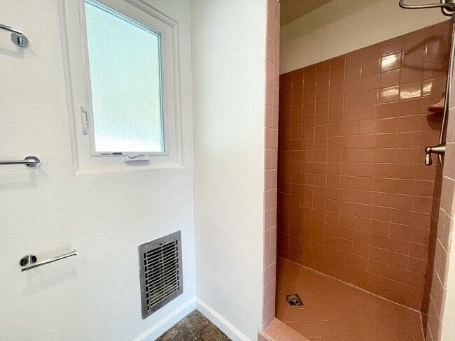 Foto del edificio - AVAILABLE NOW! Studio Apartment in Palm Sp...