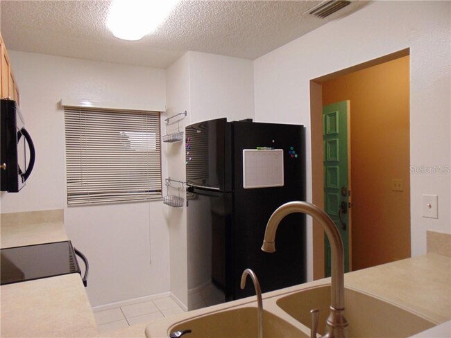 Building Photo - 8151 Heatherwood Dr