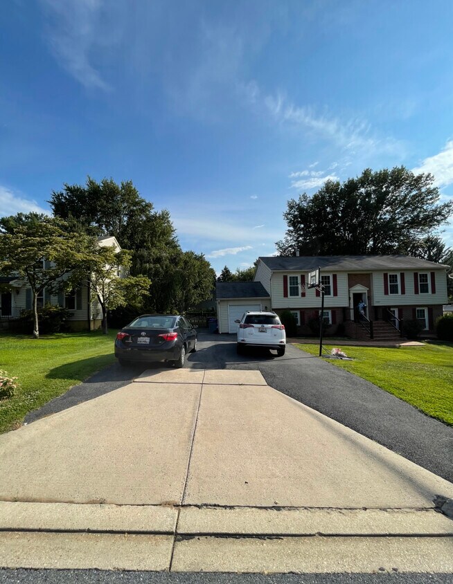 Primary Photo - 19990 Wild Cherry Ln
