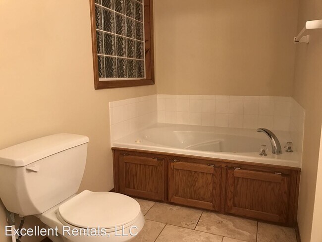 Building Photo - 3 br, 2 bath House - 708 SE 15TH