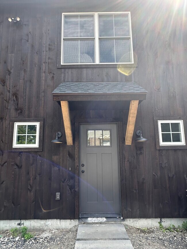 Building Photo - 28 South St