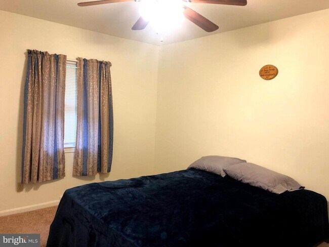 Building Photo - 45686 Happyland Rd
