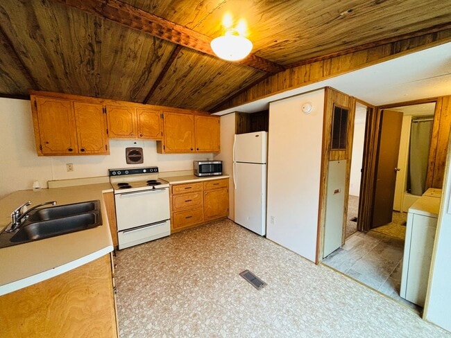 Building Photo - Mobile Home