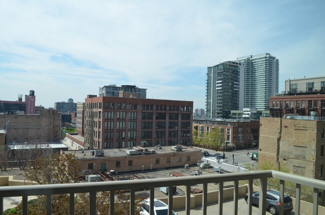 Foto del edificio - 200 N Jefferson St