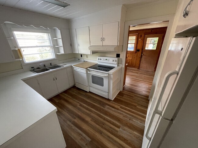 Foto del edificio - 3205 Bridges St